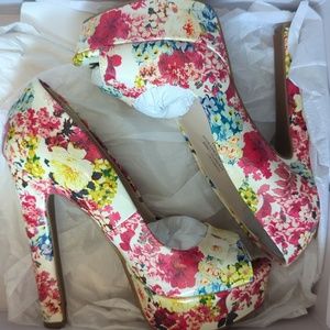 Nine West 6.5 Floral Block Heel